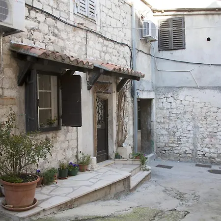 Διαμέρισμα Jon